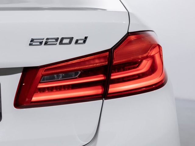 BMW Serie 5 520d color Blanco. Año 2020. 140KW(190CV). Diésel. En concesionario Oliva Motor Girona de Girona