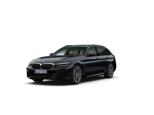 BMW Serie 5 530e Touring color Negro. Año 2023. 215KW(292CV). Híbrido Electro/Gasolina. En concesionario Movilnorte El Plantio de Madrid