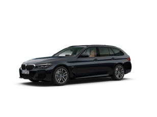 Fotos de BMW Serie 5 530e Touring color Negro. Año 2023. 215KW(292CV). Híbrido Electro/Gasolina. En concesionario Movilnorte El Plantio de Madrid
