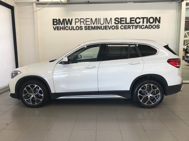 BMW X1 sDrive18d color Blanco. Año 2020. 110KW(150CV). Diésel. En concesionario Lurauto Gipuzkoa de Guipuzcoa