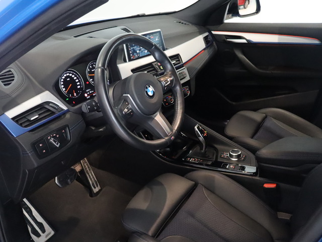 BMW X2 sDrive18i color Azul. Año 2022. 103KW(140CV). Gasolina. En concesionario Pruna Motor de Barcelona