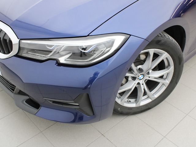 BMW Serie 3 318d color Azul. Año 2019. 110KW(150CV). Diésel. En concesionario Augusta Aragon S.A. de Zaragoza