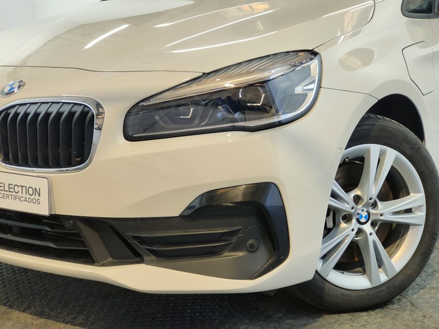 BMW Serie 2 225xe iPerformance Active Tourer color Blanco. Año 2022. 165KW(224CV). Híbrido Electro/Gasolina. En concesionario Proa Premium Palma de Baleares