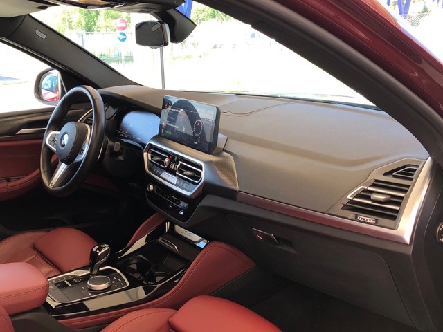 BMW X4 xDrive20d color Rojo. Año 2023. 140KW(190CV). Diésel. En concesionario Vehinter Getafe de Madrid