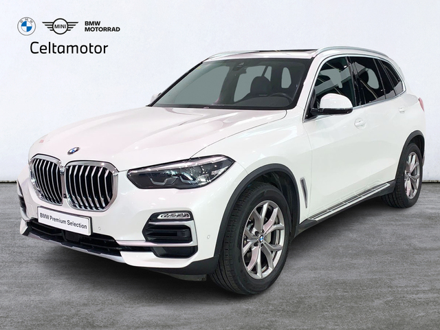 BMW X5 xDrive30d color Blanco. Año 2019. 195KW(265CV). Diésel. En concesionario Celtamotor Lalín de Pontevedra