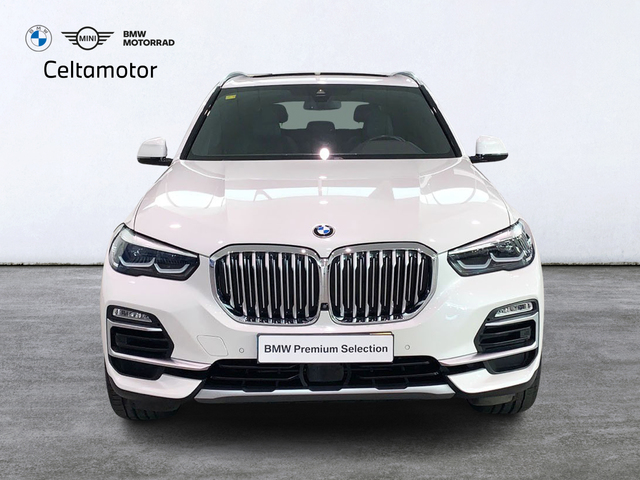 BMW X5 xDrive30d color Blanco. Año 2019. 195KW(265CV). Diésel. En concesionario Celtamotor Lalín de Pontevedra