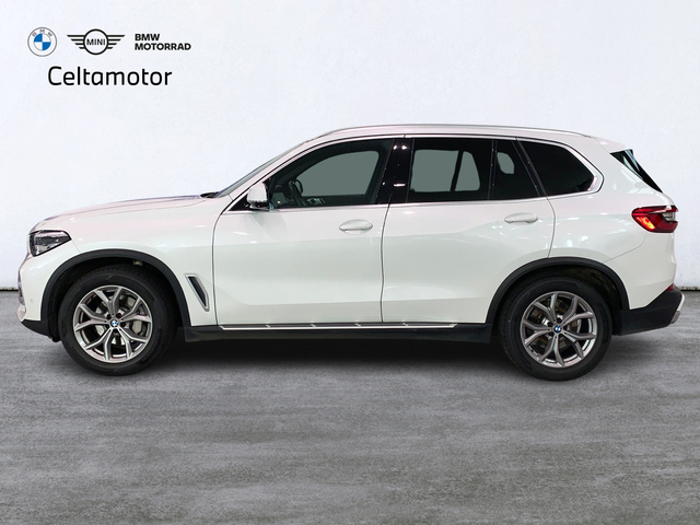 BMW X5 xDrive30d color Blanco. Año 2019. 195KW(265CV). Diésel. En concesionario Celtamotor Lalín de Pontevedra