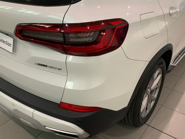 BMW X5 xDrive30d color Blanco. Año 2019. 195KW(265CV). Diésel. En concesionario Celtamotor Lalín de Pontevedra