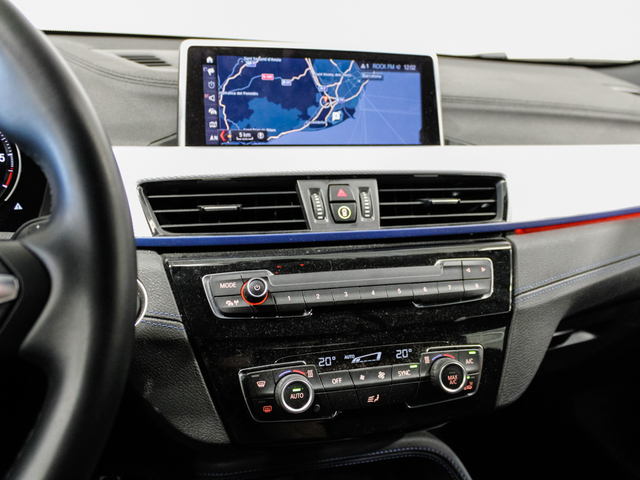 BMW X2 sDrive18d color Azul. Año 2022. 110KW(150CV). Diésel. En concesionario Barcelona Premium -- GRAN VIA de Barcelona