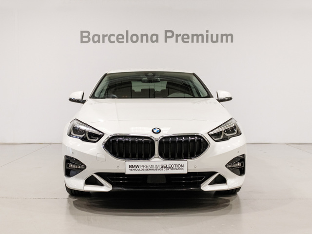 BMW Serie 2 218i Gran Coupe color Blanco. Año 2022. 103KW(140CV). Gasolina. En concesionario Barcelona Premium -- GRAN VIA de Barcelona