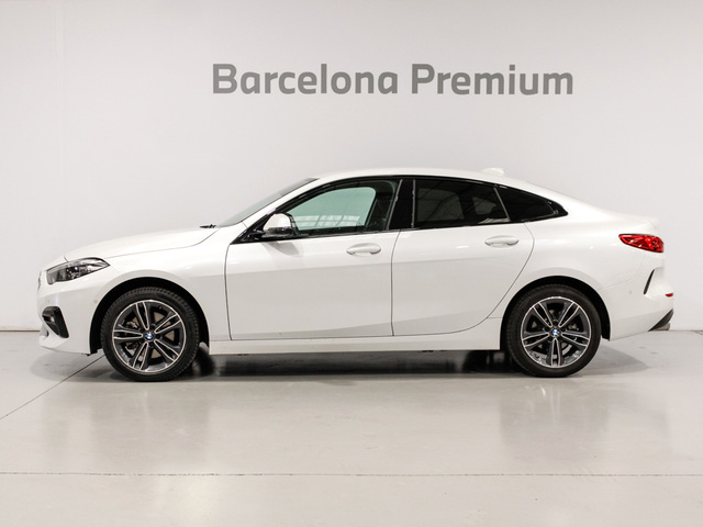 BMW Serie 2 218i Gran Coupe color Blanco. Año 2022. 103KW(140CV). Gasolina. En concesionario Barcelona Premium -- GRAN VIA de Barcelona