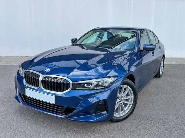 BMW Serie 3 320d color Azul. Año 2024. 140KW(190CV). Diésel. En concesionario Barcelona Premium -- GRAN VIA de Barcelona