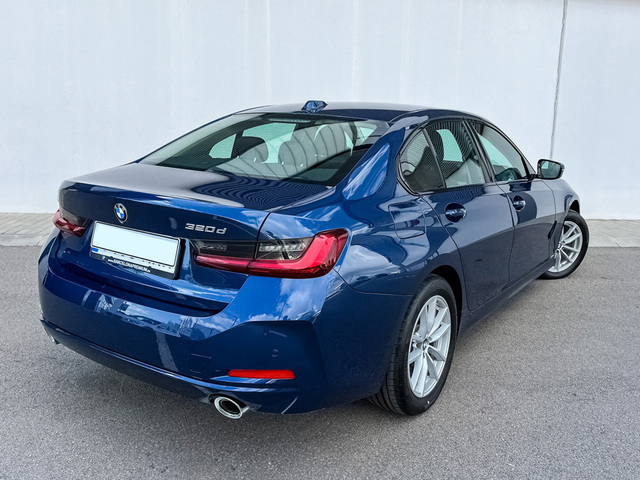 BMW Serie 3 320d color Azul. Año 2024. 140KW(190CV). Diésel. En concesionario Barcelona Premium -- GRAN VIA de Barcelona