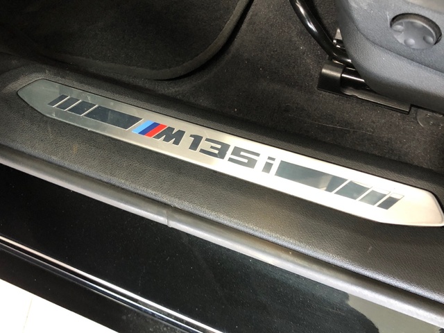 BMW Serie 1 M135i color Negro. Año 2023. 225KW(306CV). Gasolina. En concesionario Auto Premier, S.A. - MADRID de Madrid
