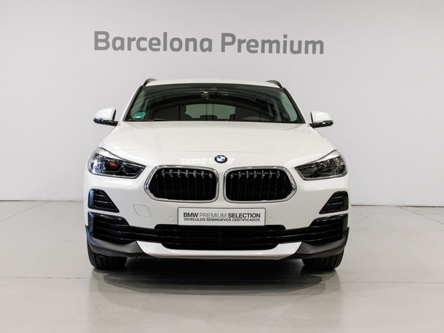 BMW X2 sDrive18i color Blanco. Año 2023. 103KW(140CV). Gasolina. En concesionario Barcelona Premium -- GRAN VIA de Barcelona