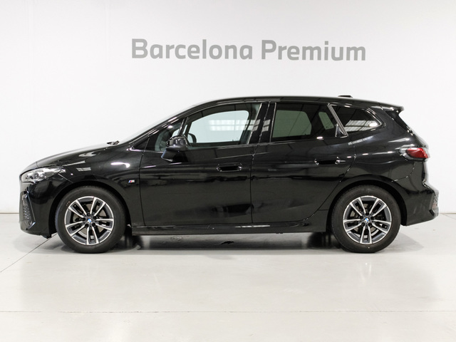 BMW Serie 2 218d Active Tourer color Negro. Año 2023. 110KW(150CV). Diésel. En concesionario Barcelona Premium -- GRAN VIA de Barcelona