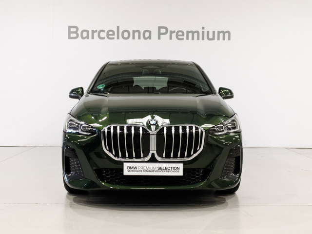 BMW Serie 2 218d Active Tourer color Verde. Año 2023. 110KW(150CV). Diésel. En concesionario Barcelona Premium -- GRAN VIA de Barcelona