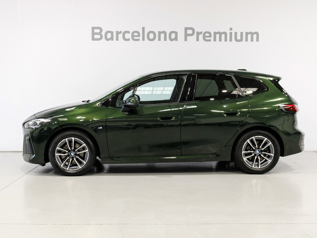 BMW Serie 2 218d Active Tourer color Verde. Año 2023. 110KW(150CV). Diésel. En concesionario Barcelona Premium -- GRAN VIA de Barcelona