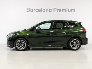 Fotos de BMW Serie 2 218d Active Tourer color Verde. Año 2023. 110KW(150CV). Diésel. En concesionario Barcelona Premium -- GRAN VIA de Barcelona