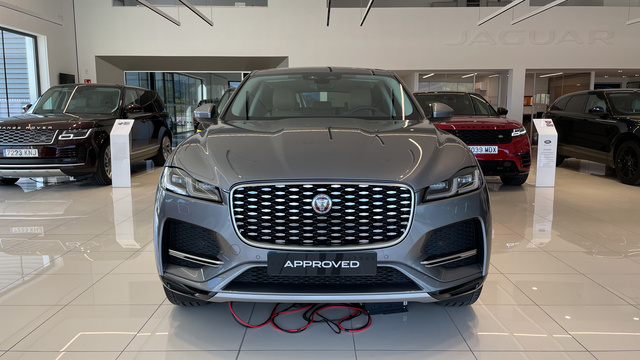 Jaguar F-PACE 2.0D I4 MHEV - 3