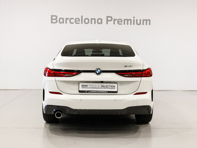 BMW Serie 2 218i Gran Coupe color Blanco. Año 2023. 103KW(140CV). Gasolina. En concesionario Barcelona Premium -- GRAN VIA de Barcelona