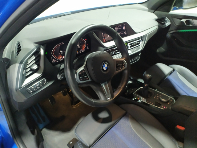 BMW Serie 1 116d color Azul. Año 2023. 85KW(116CV). Diésel. En concesionario Hispamovil Elche de Alicante