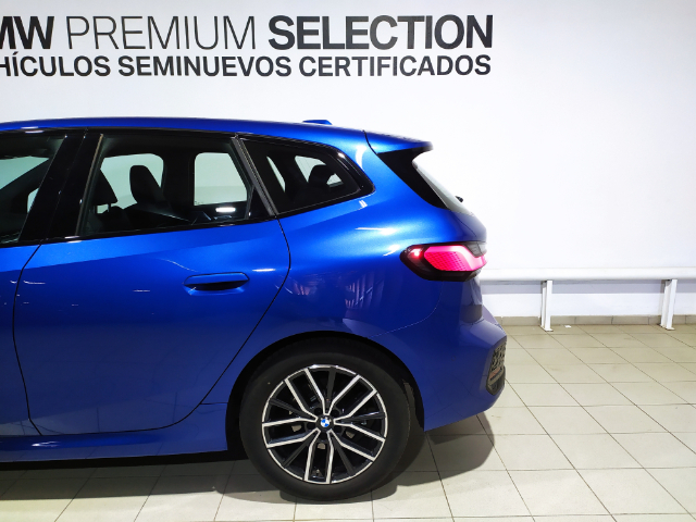 BMW Serie 2 218d Active Tourer color Azul. Año 2023. 110KW(150CV). Diésel. En concesionario Hispamovil, Orihuela de Alicante