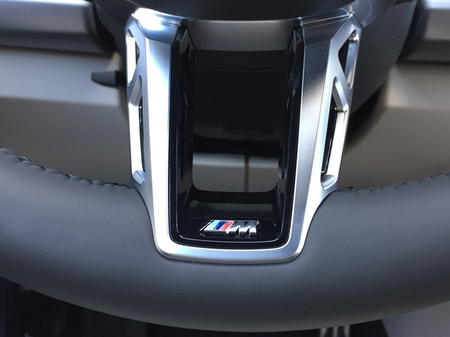 BMW iX2 eDrive20 color Negro. Año 2024. 150KW(204CV). Eléctrico. En concesionario Grünblau Motor (Bmw y Mini) de Cantabria