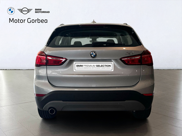 BMW X1 sDrive18i color Gris Plata. Año 2018. 103KW(140CV). Gasolina. En concesionario Motor Gorbea de Álava