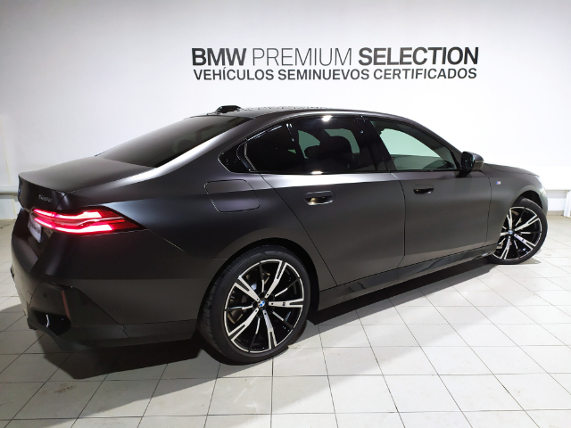 BMW Serie 5 520d color Gris. Año 2023. 145KW(197CV). Diésel. En concesionario Hispamovil, Orihuela de Alicante