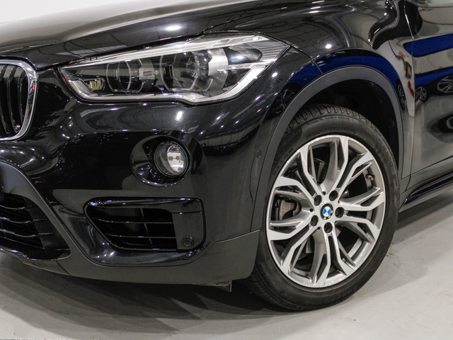 BMW X1 sDrive18i color Negro. Año 2019. 103KW(140CV). Gasolina. En concesionario Barcelona Premium -- GRAN VIA de Barcelona