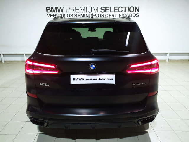 BMW X5 xDrive40i color Negro. Año 2022. 250KW(340CV). Gasolina. En concesionario Hispamovil Elche de Alicante