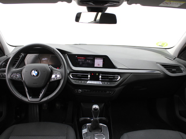 BMW Serie 1 118i color Blanco. Año 2020. 103KW(140CV). Gasolina. En concesionario Augusta Aragon S.A. de Zaragoza