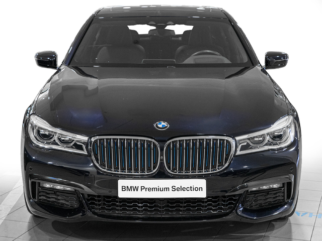 BMW Serie 7 740e iPerformance color Negro. Año 2018. 240KW(326CV). Híbrido Electro/Gasolina. En concesionario Caetano Cuzco Raimundo Fernandez Villaverde, 45 de Madrid