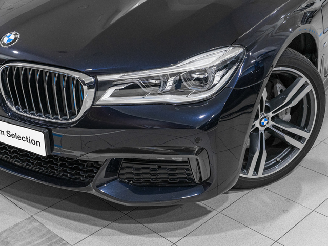 BMW Serie 7 740e iPerformance color Negro. Año 2018. 240KW(326CV). Híbrido Electro/Gasolina. En concesionario Caetano Cuzco Raimundo Fernandez Villaverde, 45 de Madrid