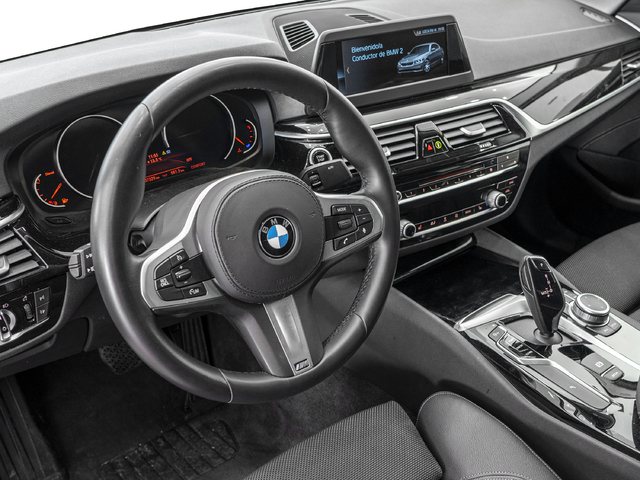 BMW Serie 5 520d color Gris Plata. Año 2020. 140KW(190CV). Diésel. En concesionario Caetano Cuzco, Salvatierra de Madrid