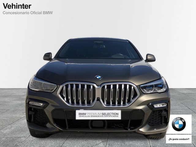 BMW X6 xDrive30d color Marrón. Año 2020. 195KW(265CV). Diésel. En concesionario Momentum S.A. de Madrid