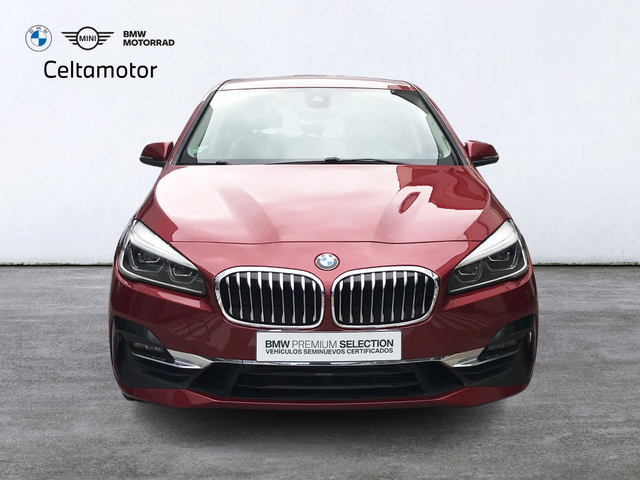 BMW Serie 2 218d Active Tourer color Rojo. Año 2019. 110KW(150CV). Diésel. En concesionario Celtamotor Vigo  de Pontevedra