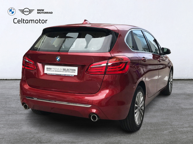 BMW Serie 2 218d Active Tourer color Rojo. Año 2019. 110KW(150CV). Diésel. En concesionario Celtamotor Vigo  de Pontevedra