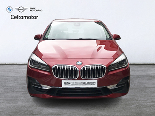 Fotos de BMW Serie 2 218d Active Tourer color Rojo. Año 2019. 110KW(150CV). Diésel. En concesionario Celtamotor Vigo  de Pontevedra