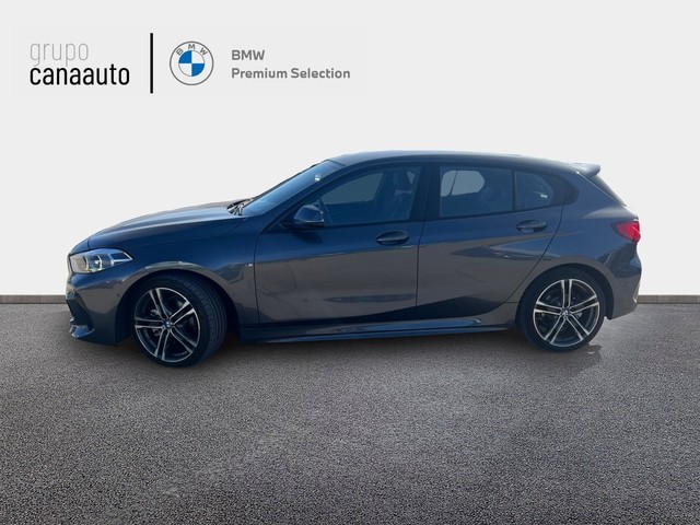 BMW Serie 1 118i color Gris. Año 2021. 103KW(140CV). Gasolina. En concesionario CANAAUTO - TACO de Sta. C. Tenerife