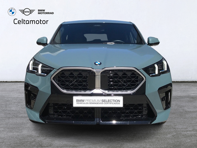 BMW X2 sDrive18d color Verde. Año 2024. 110KW(150CV). Diésel. En concesionario Celtamotor Vigo  de Pontevedra