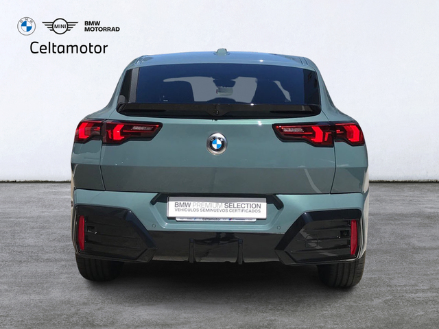 BMW X2 sDrive18d color Verde. Año 2024. 110KW(150CV). Diésel. En concesionario Celtamotor Vigo  de Pontevedra