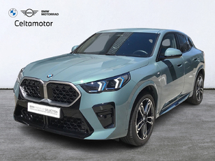 Fotos de BMW X2 sDrive18d color Verde. Año 2024. 110KW(150CV). Diésel. En concesionario Celtamotor Vigo  de Pontevedra