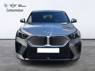 Fotos de BMW iX2 eDrive20 color Gris. Año 2024. 150KW(204CV). Eléctrico. En concesionario Celtamotor Vigo  de Pontevedra