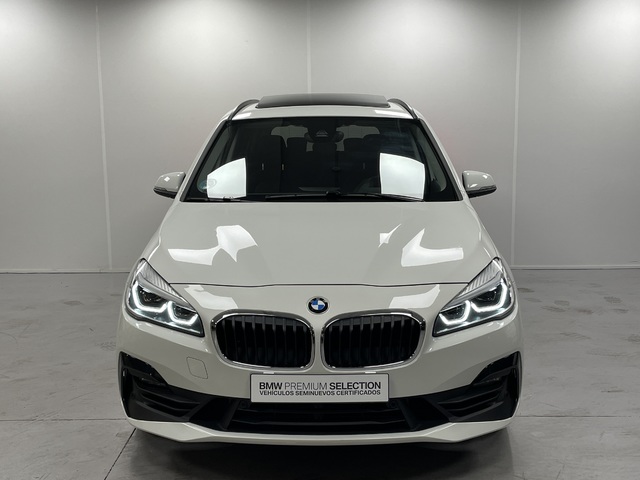 BMW Serie 2 220d Gran Tourer color Blanco. Año 2021. 140KW(190CV). Diésel. En concesionario Maberauto de Castellón