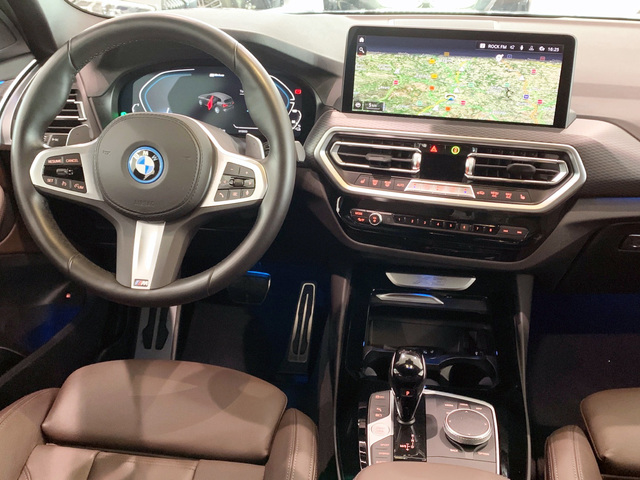 BMW X3 xDrive30e color Gris. Año 2022. 215KW(292CV). Híbrido Electro/Gasolina. En concesionario Celtamotor Lalín de Pontevedra