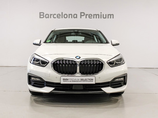 Fotos de BMW Serie 1 118i color Blanco. Año 2023. 103KW(140CV). Gasolina. En concesionario Barcelona Premium -- GRAN VIA de Barcelona