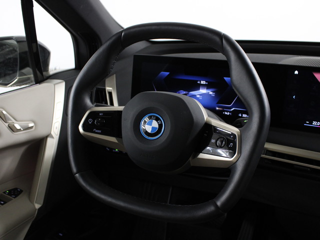 BMW iX xDrive40 color Gris. Año 2022. 240KW(326CV). Eléctrico. En concesionario Augusta Aragon S.A. de Zaragoza
