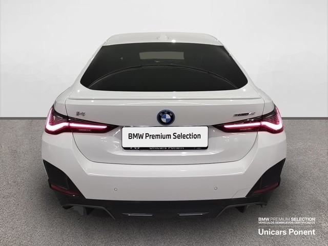 BMW i4 eDrive40 color Blanco. Año 2024. 250KW(340CV). Eléctrico. En concesionario Unicars Ponent de Lleida